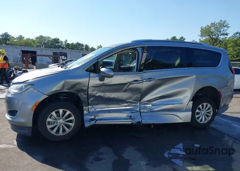 2019 Chrysler Pacifica Touring L из США, поврежденный, VIN 2C4RC1BG5KR643726